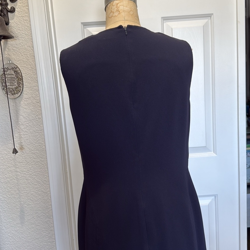 Ann Taylor Classy and Sophisticated sleeveless dark navy dress. Size 6 - Picture 4 of 9